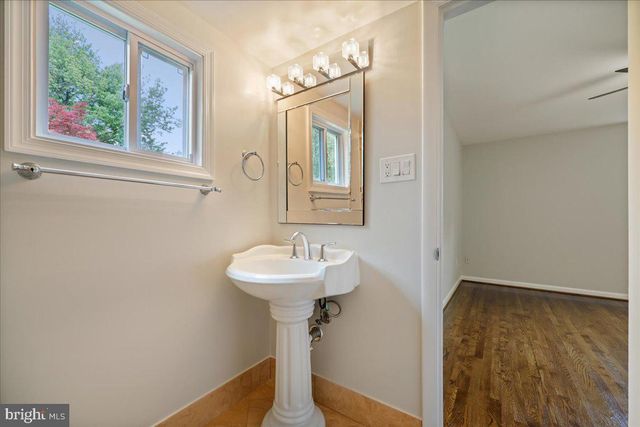 5315 MANORFIELD RD, Rockville, MD 20853