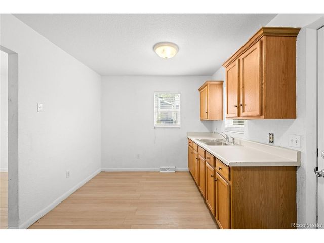 949 S Perry St, Denver, CO 80219