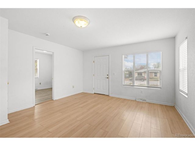 949 S Perry St, Denver, CO 80219