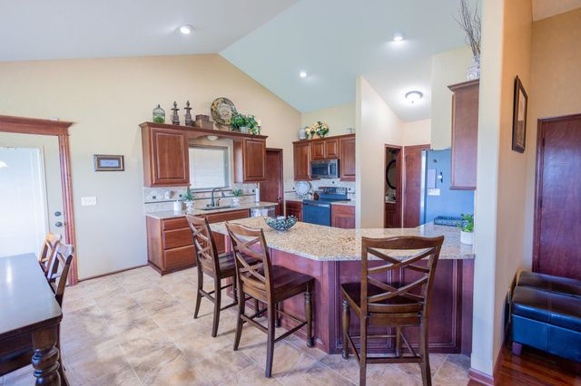 4005 N Lake Ridge Ct., Wichita, KS 67205