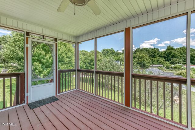303 Spring House Court, Mount Carmel, TN 37645