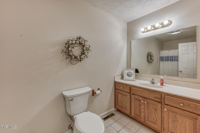 303 Spring House Court, Mount Carmel, TN 37645