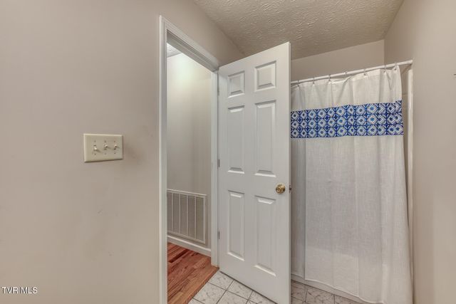 303 Spring House Court, Mount Carmel, TN 37645