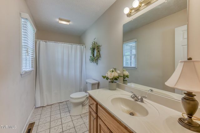 303 Spring House Court, Mount Carmel, TN 37645