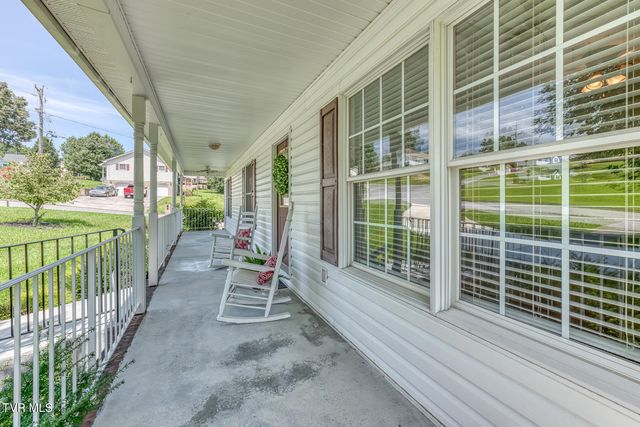 303 Spring House Court, Mount Carmel, TN 37645