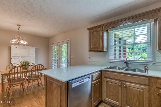 303 Spring House Court, Mount Carmel, TN 37645