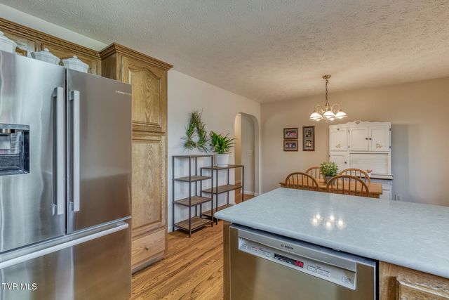 303 Spring House Court, Mount Carmel, TN 37645
