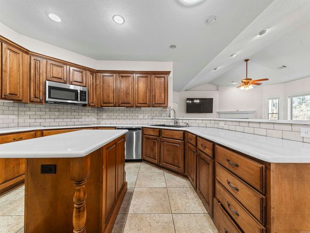 10 Marbella Lane, Hot Springs Village, AR 71909
