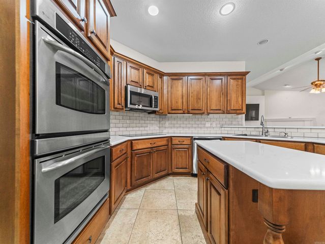 10 Marbella Lane, Hot Springs Village, AR 71909