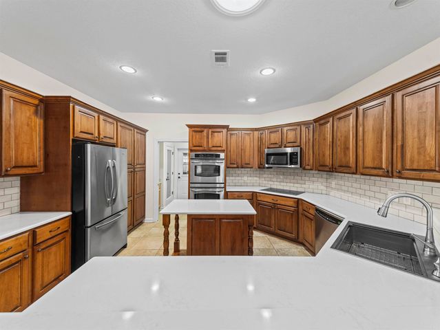 10 Marbella Lane, Hot Springs Village, AR 71909
