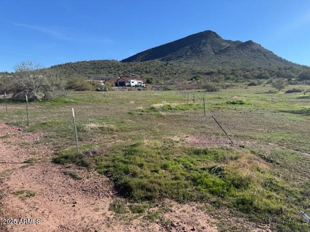 Image 2 of property listing at 0 N 18th Street -, New River, AZ 85087