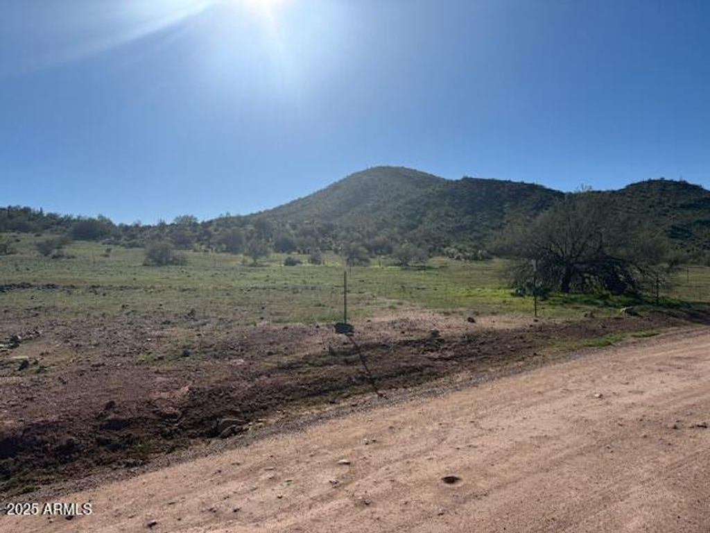 Image 5 of property listing at 0 N 18th Street -, New River, AZ 85087