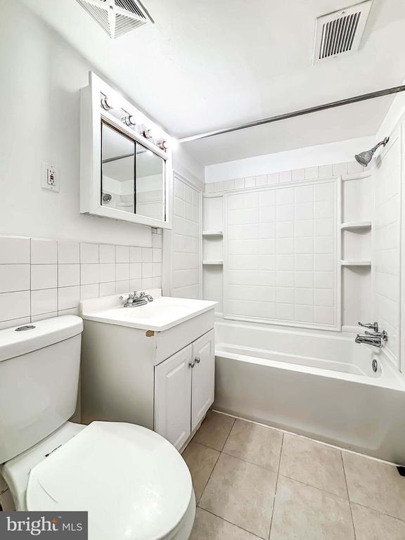 Image 11 of property listing at 11402 CHERRY HILL RD #104, Beltsville, MD 20705