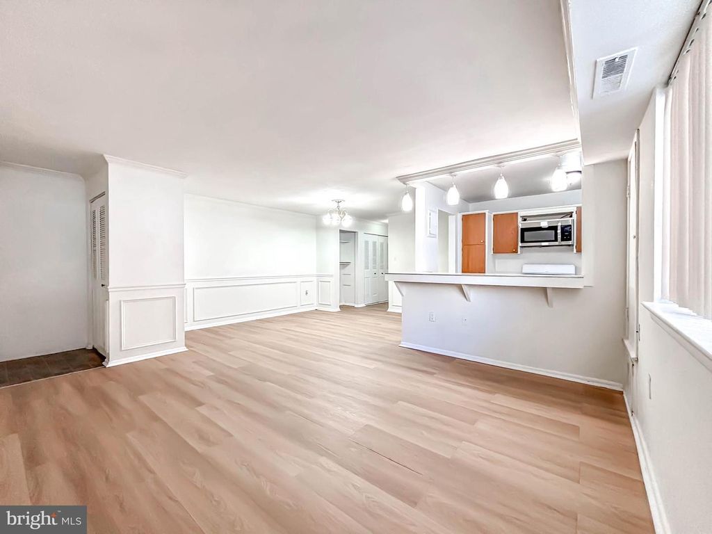 Image 2 of property listing at 11402 CHERRY HILL RD #104, Beltsville, MD 20705