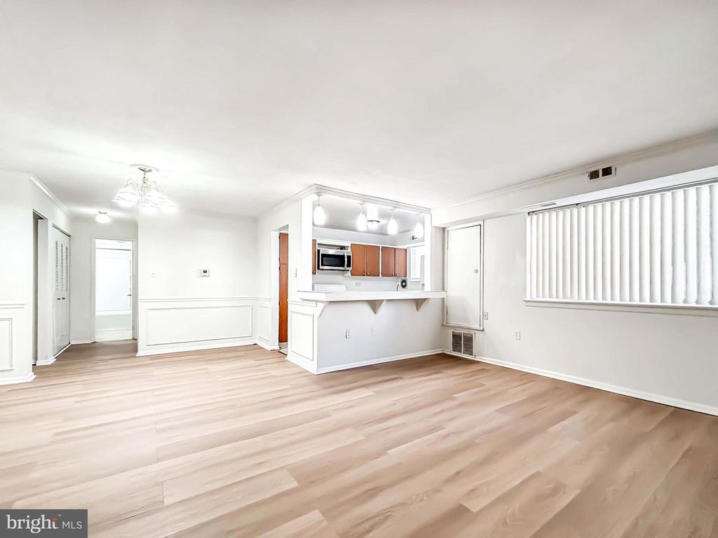 Image 7 of property listing at 11402 CHERRY HILL RD #104, Beltsville, MD 20705