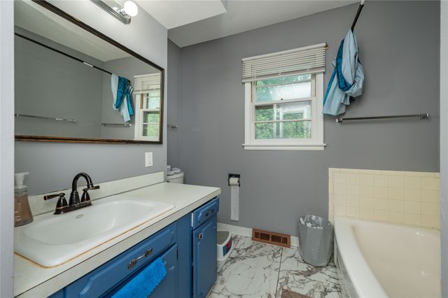 4305 65th Street, Urbandale, IA 50322