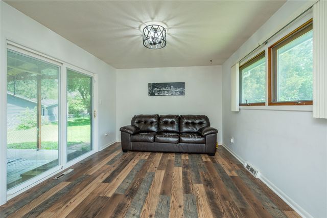 4305 65th Street, Urbandale, IA 50322
