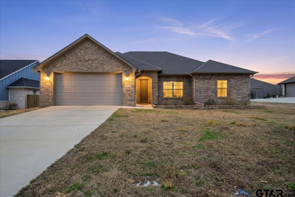 114 Rose Row, Winona, TX 75792