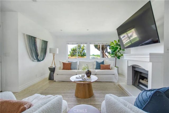 19 Seabird Court 13, Newport Beach, CA 92663
