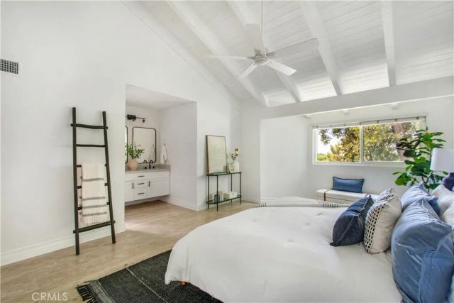 19 Seabird Court 13, Newport Beach, CA 92663