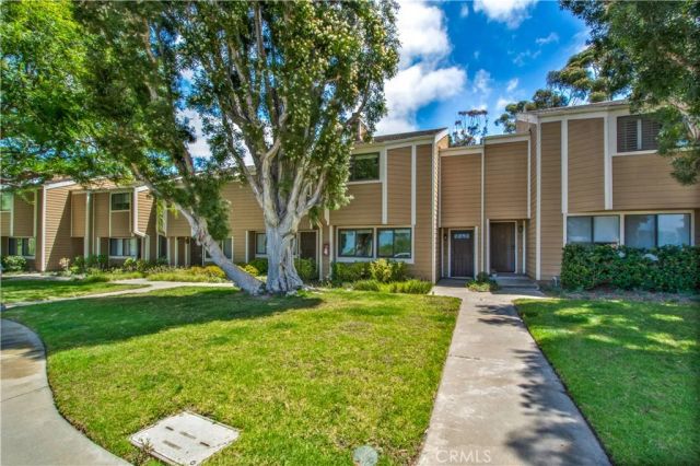 19 Seabird Court 13, Newport Beach, CA 92663
