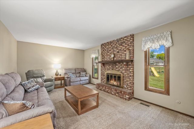 1280 Pembrook Circle, Roselle, IL 60172