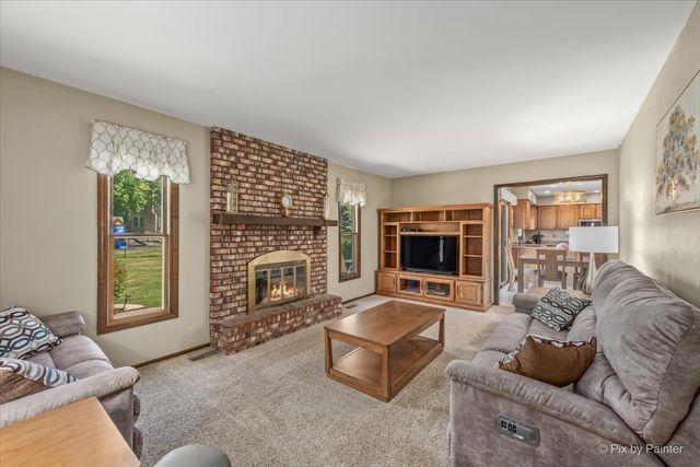1280 Pembrook Circle, Roselle, IL 60172