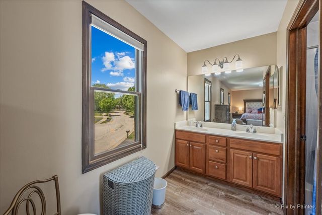 1280 Pembrook Circle, Roselle, IL 60172