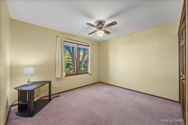1280 Pembrook Circle, Roselle, IL 60172
