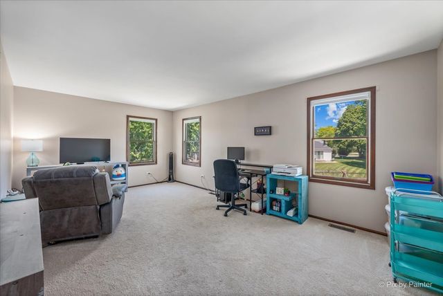 1280 Pembrook Circle, Roselle, IL 60172