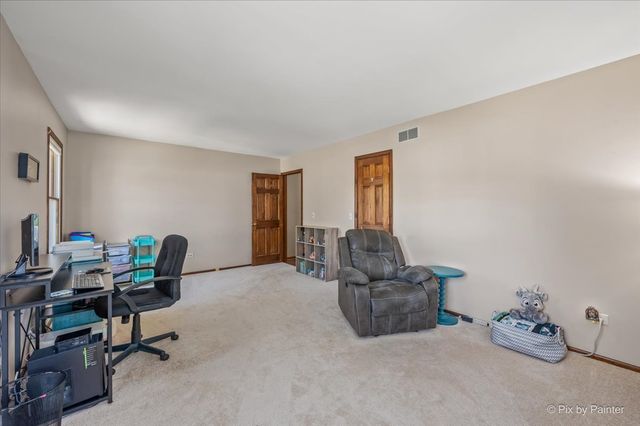 1280 Pembrook Circle, Roselle, IL 60172