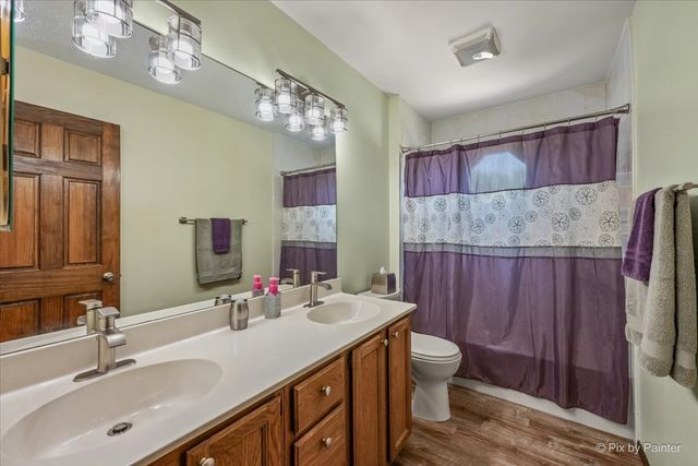 1280 Pembrook Circle, Roselle, IL 60172
