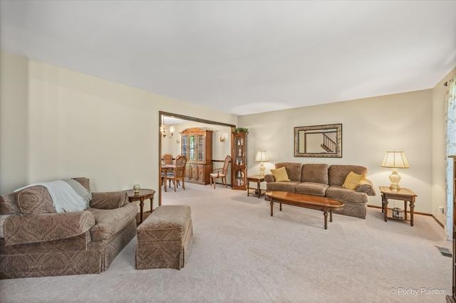 1280 Pembrook Circle, Roselle, IL 60172