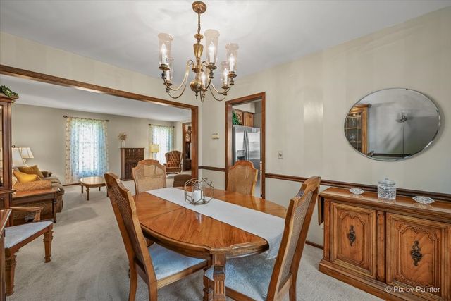 1280 Pembrook Circle, Roselle, IL 60172