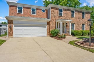 1280 Pembrook Circle, Roselle, IL 60172