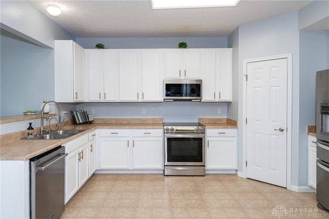 1695 Wimbledon Drive, Fairborn, OH 45324