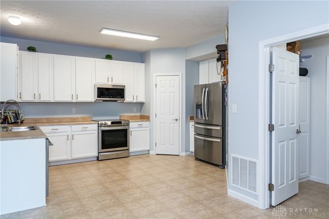 1695 Wimbledon Drive, Fairborn, OH 45324