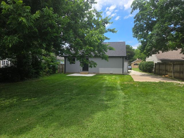1220 E University Street, Springfield, MO 65804
