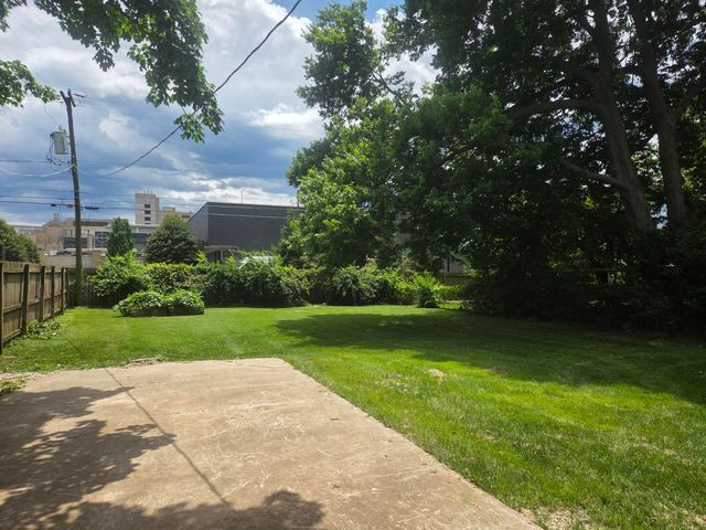 1220 E University Street, Springfield, MO 65804