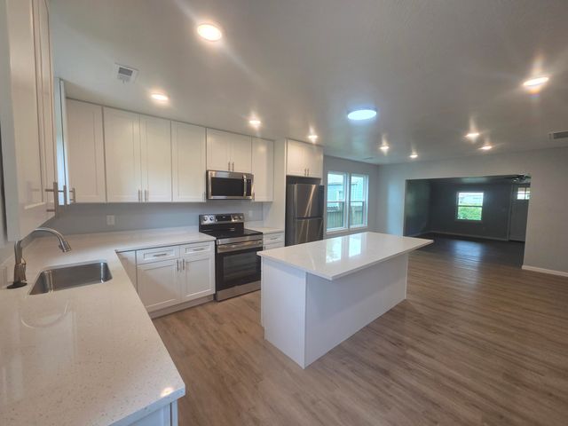 1220 E University Street, Springfield, MO 65804