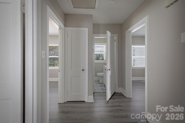 1060 14th Avenue NW, Hickory, NC 28601