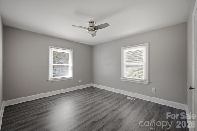 1060 14th Avenue NW, Hickory, NC 28601