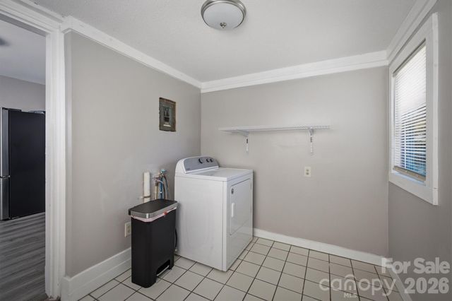 1060 14th Avenue NW, Hickory, NC 28601
