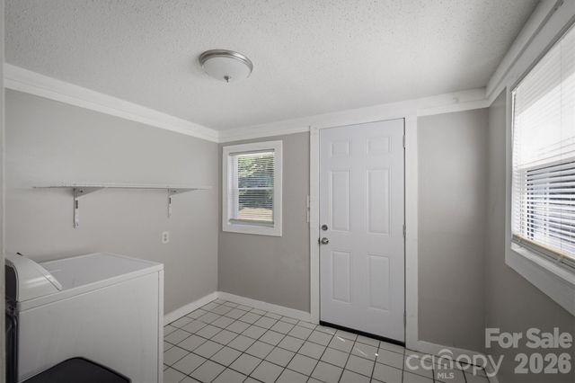 1060 14th Avenue NW, Hickory, NC 28601