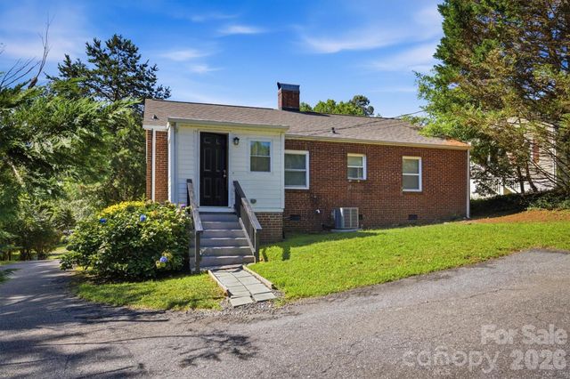 1060 14th Avenue NW, Hickory, NC 28601