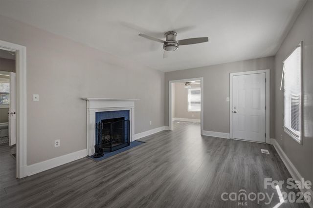 1060 14th Avenue NW, Hickory, NC 28601