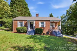 1060 14th Avenue NW, Hickory, NC 28601
