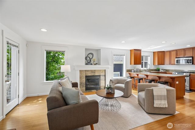 938 NW 51st Street, Seattle, WA 98107