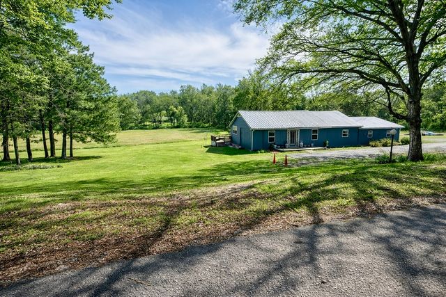 2705 Johnson Branch Rd, Leoma, TN 38468