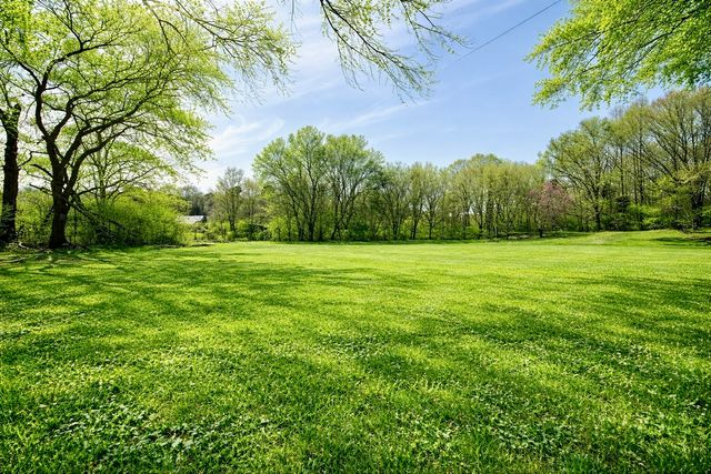 2705 Johnson Branch Rd, Leoma, TN 38468